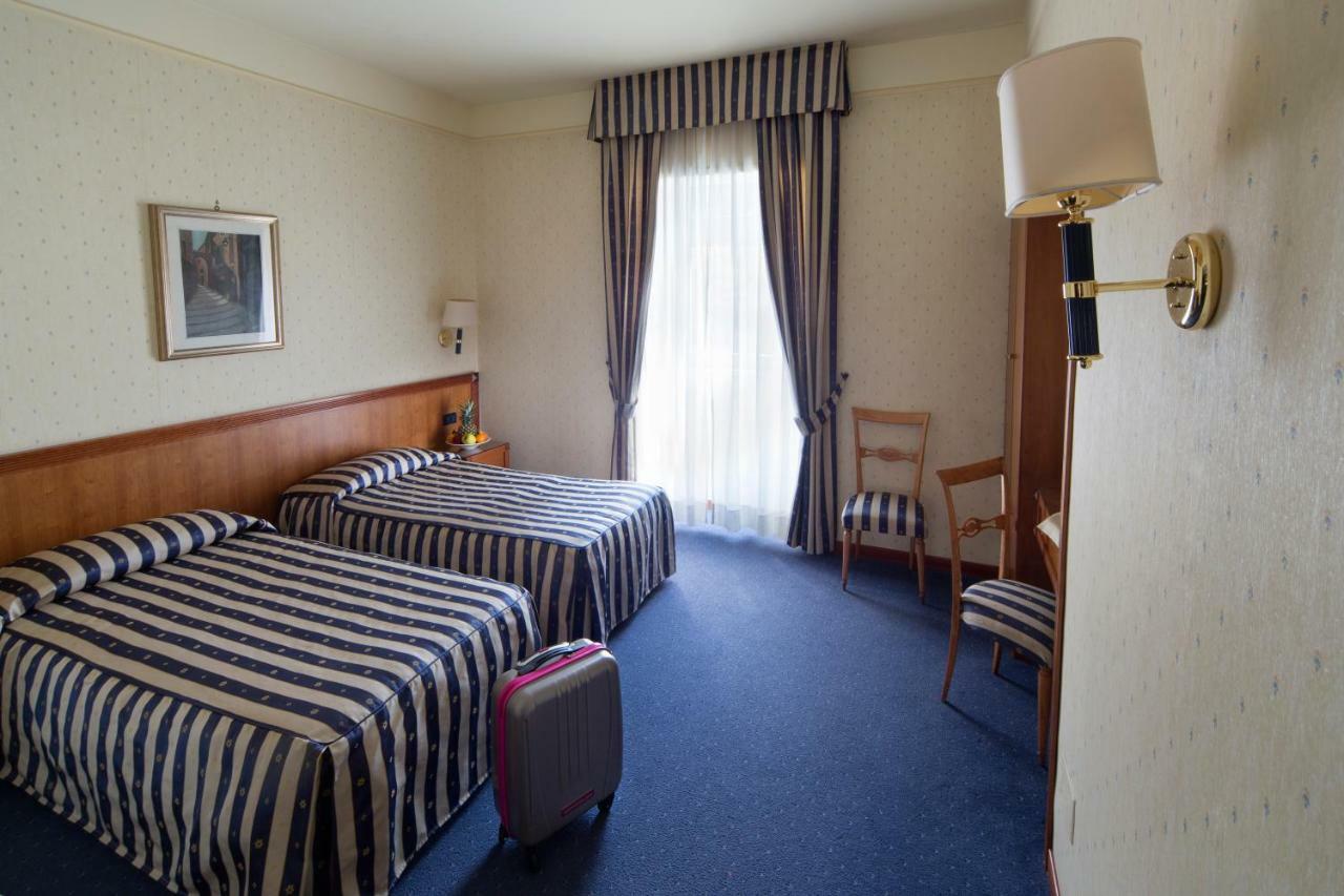Hotel De Paris Τέρνι Εξωτερικό φωτογραφία